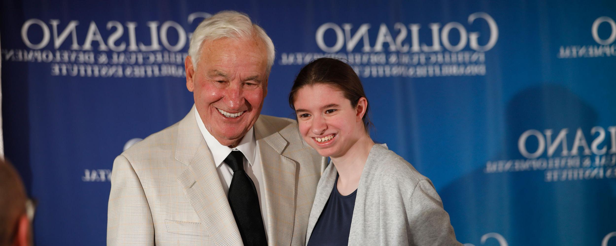 Tom Golisano poses for a picture with Shannon Salluzzo, 19, of Penfield, 纽约.